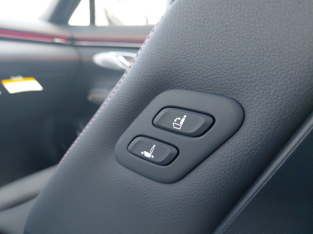 Thumbnail: 2026 Genesis GV70 - 30