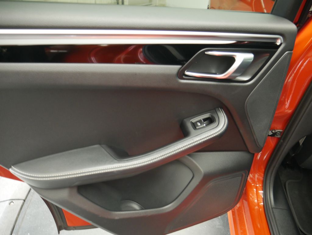 Thumbnail: 2023 Porsche Macan - 19