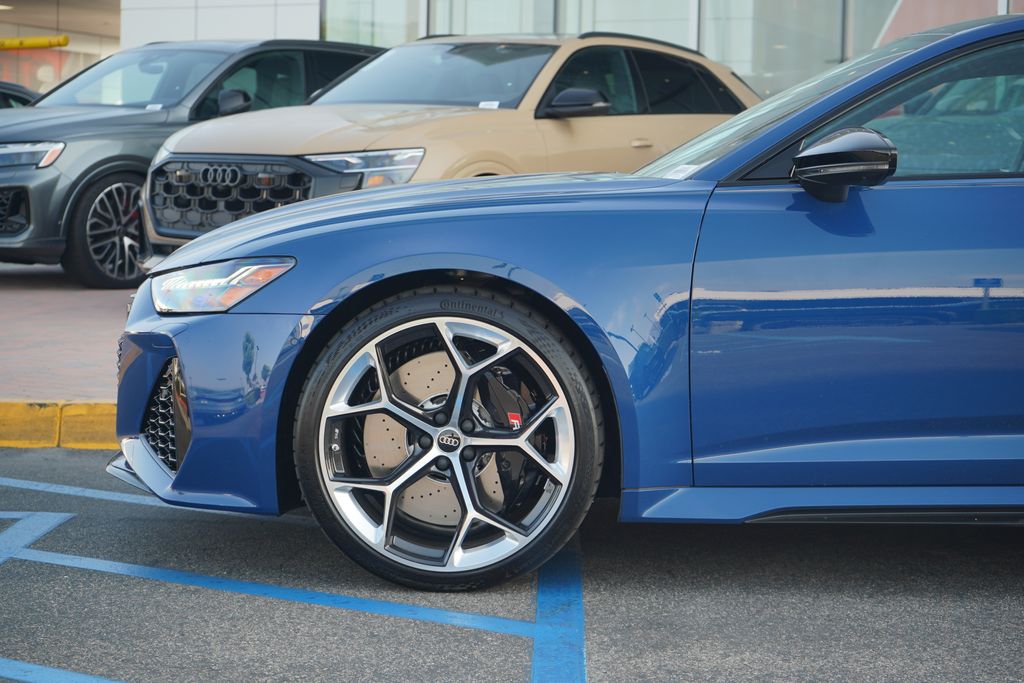 Thumbnail: 2025 Audi RS 6 - 2