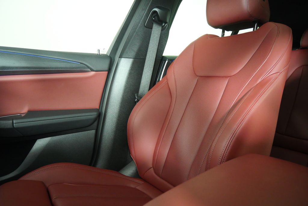 Thumbnail: 2022 BMW X4 - 23