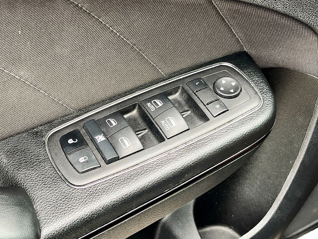Used 2023 Black Dodge SXT image 17