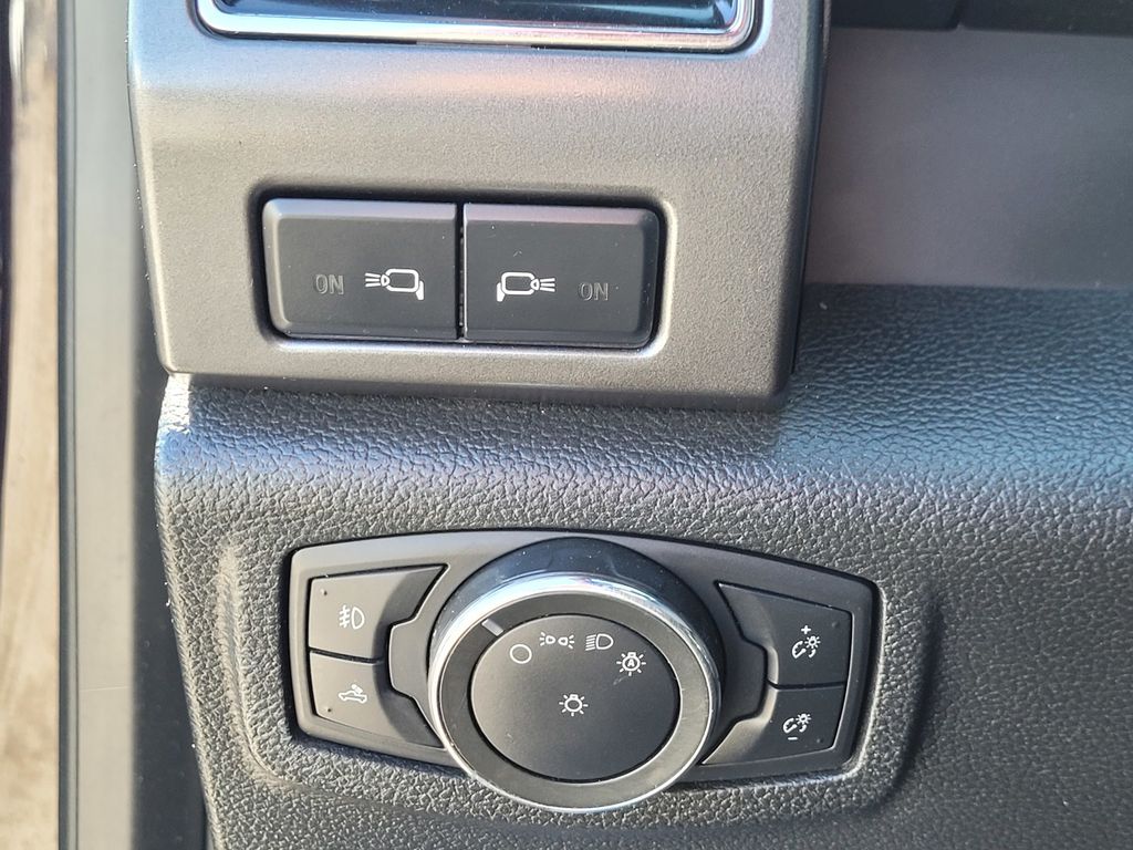 Used 2018 Red Ford XLT image 26