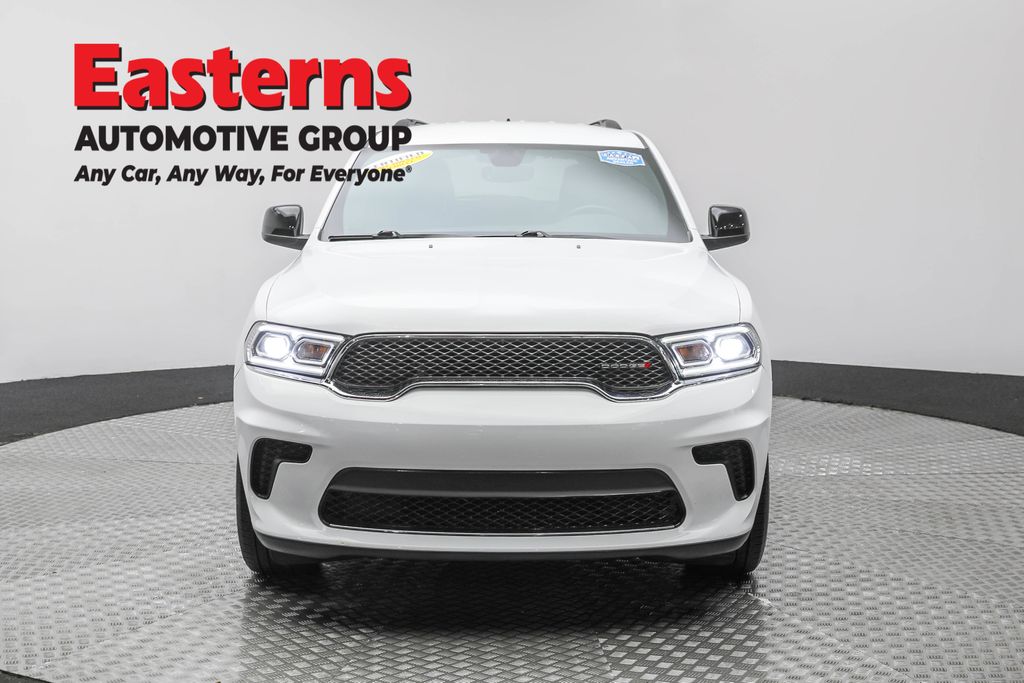 Used 2023 White Dodge SXT image 2