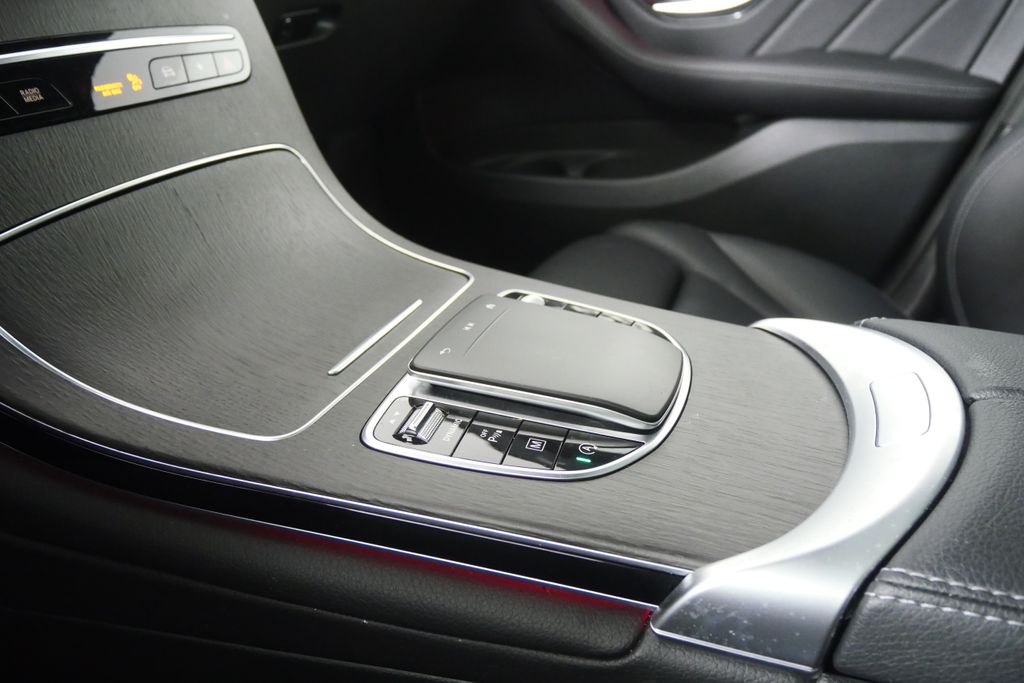 Thumbnail: 2022 Mercedes-Benz GLC - 25