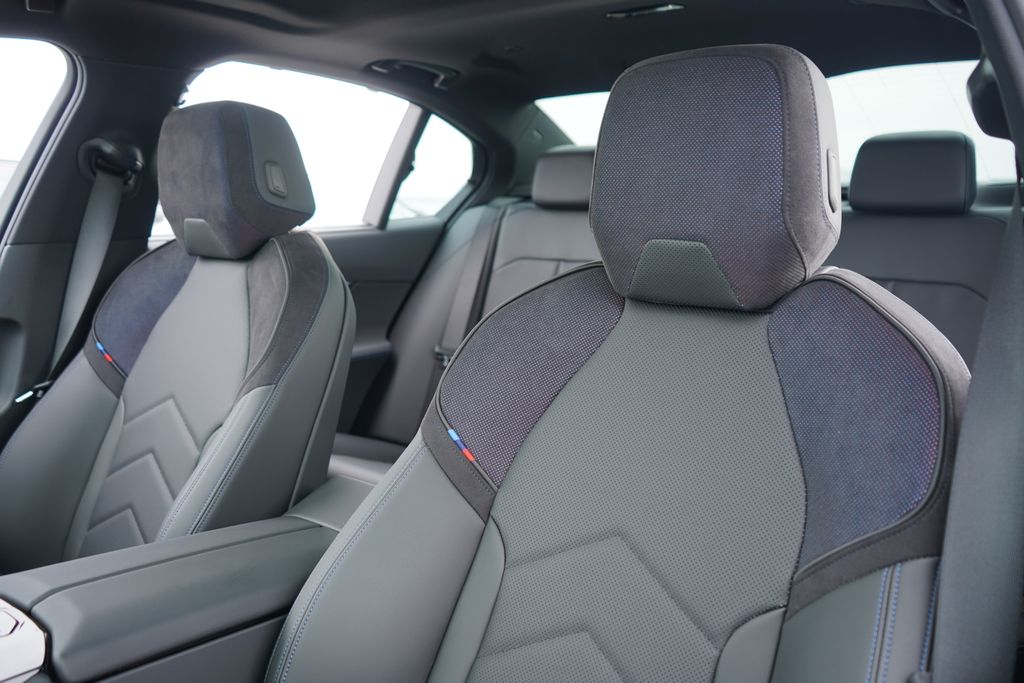 Thumbnail: 2026 BMW 5 Series - 13