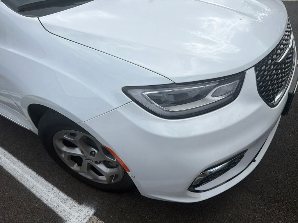 2023 Bright White Clearcoat Chrysler Pacifica Limited FWD Van