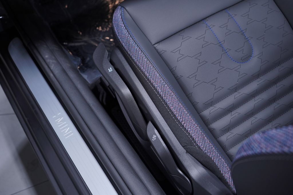 Thumbnail: 2026 MINI Cooper - 15