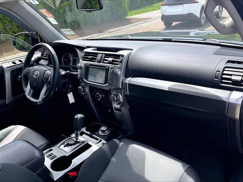 2019 Toyota 4Runner — photo 14