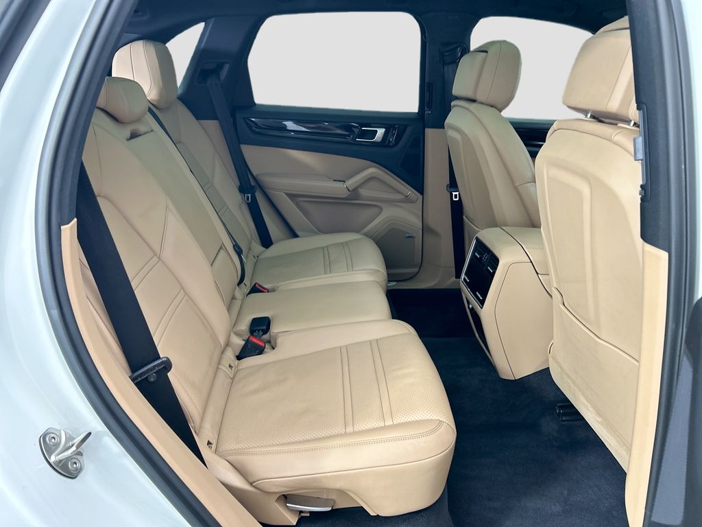 Thumbnail: 2020 Porsche Cayenne - 23