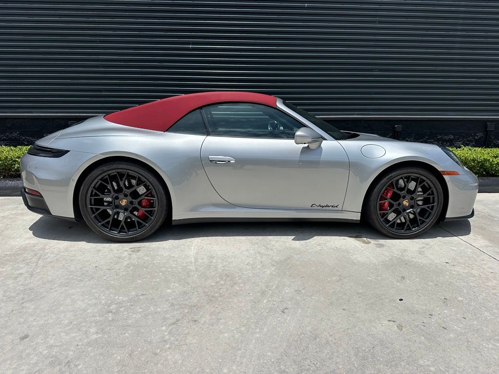 Thumbnail: 2025 Porsche 911 - 11