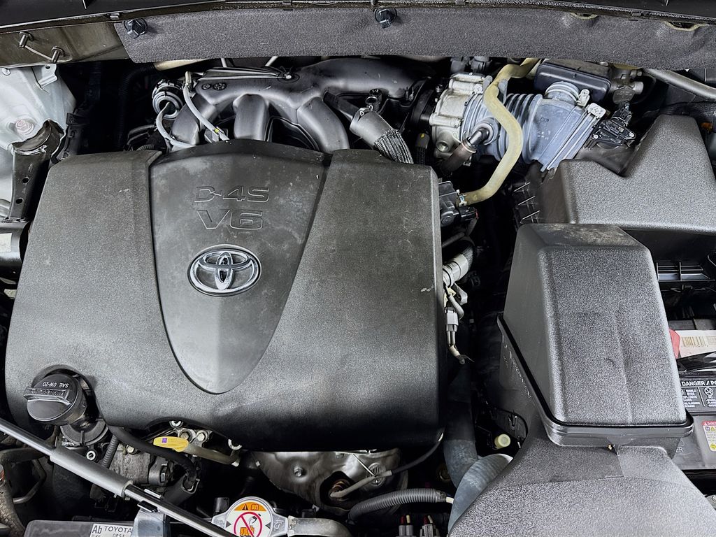 Used Car 2018 Toyota Highlander  Xle For Sale Under $25,000 In Austin, Texas