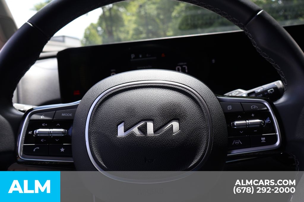 Used 2025 Black Kia S image 29