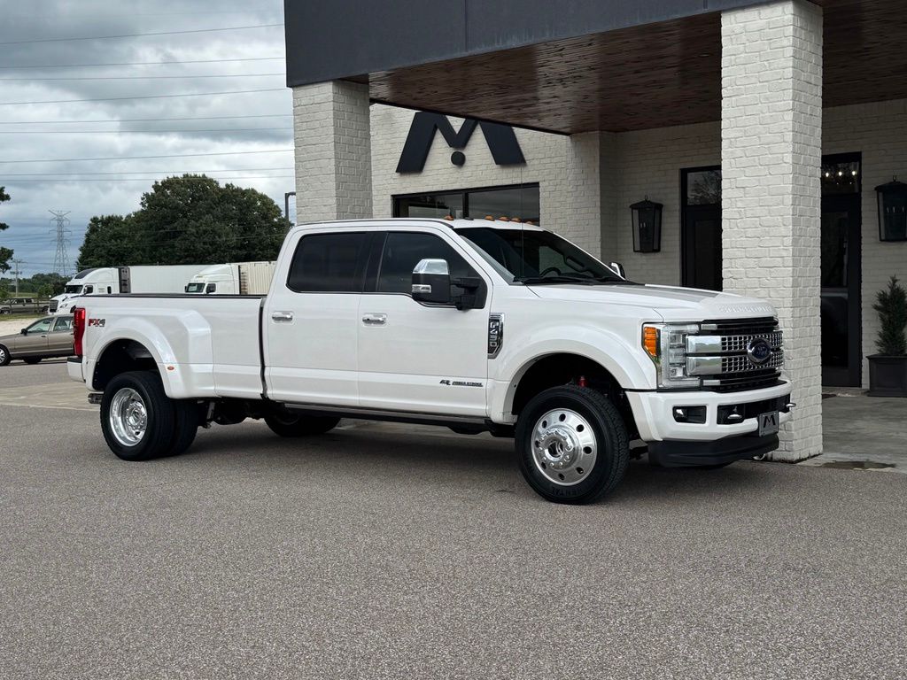 White Platinum Clearcoat Metallic 2017 Ford F-450 Super Duty Platinum Crew Cab LB DRW 4WD Pickup Truck Four-Wheel Drive 6-Speed Automatic
