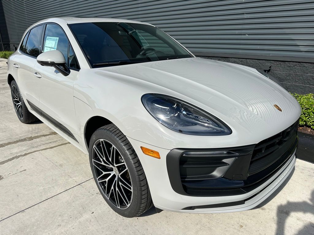 Thumbnail: 2026 Porsche Macan - 10