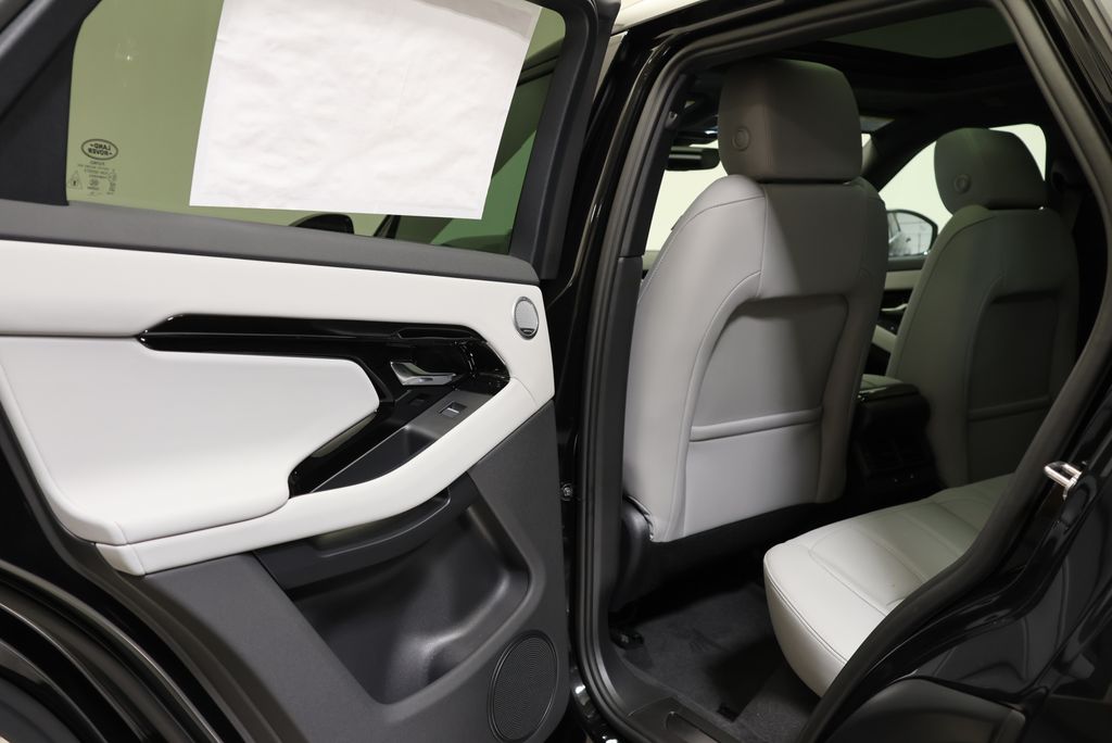 Thumbnail: 2026 Land Rover Range Rover Evoque - 32