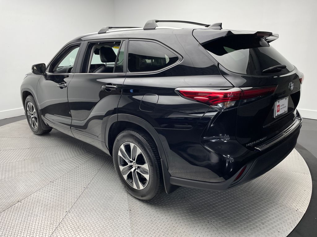 Thumbnail: 2023 Toyota Highlander - 7