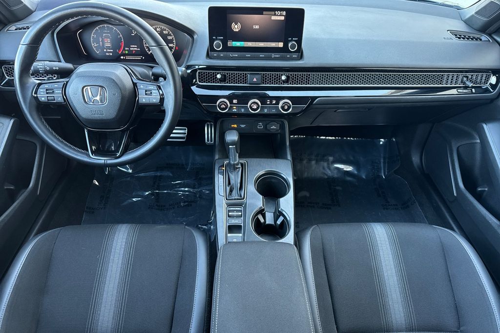 View vehicle photo 4