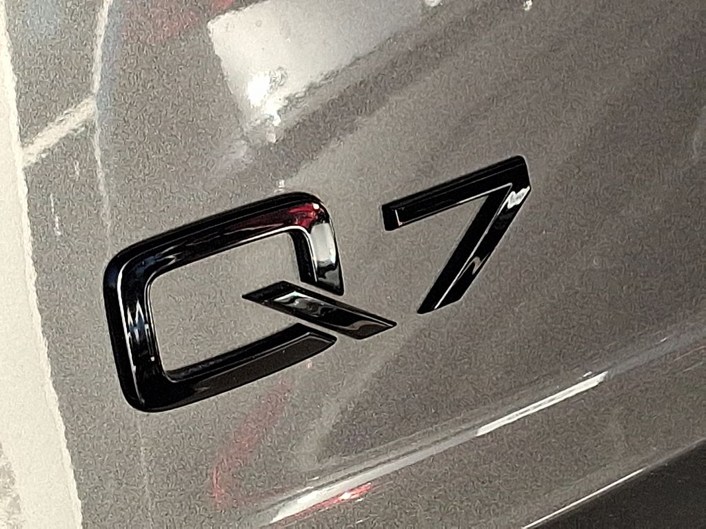 Thumbnail: 2022 Audi Q7 - 27