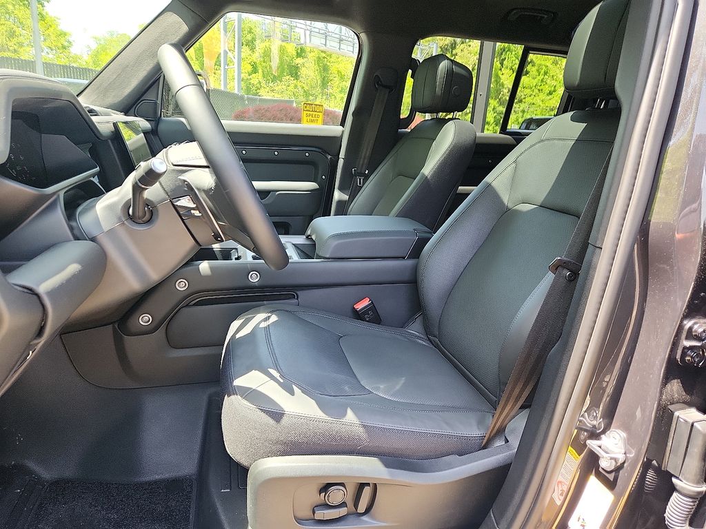 2025 Land Rover Defender 110 14