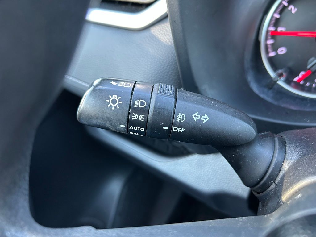 Thumbnail: 2021 Toyota RAV4 - 22
