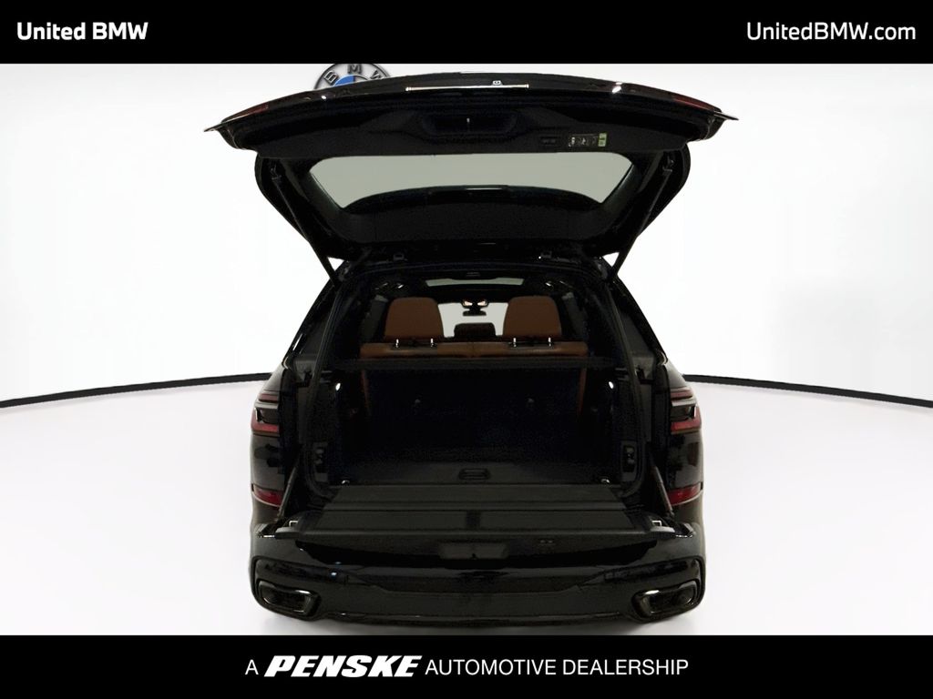 Thumbnail: 2027 BMW X7 - 22
