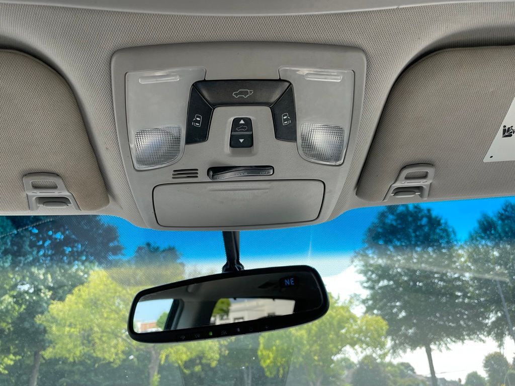 Thumbnail: 2015 Toyota Sienna - 16