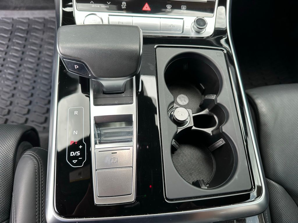 Thumbnail: 2019 Audi Q8 - 20