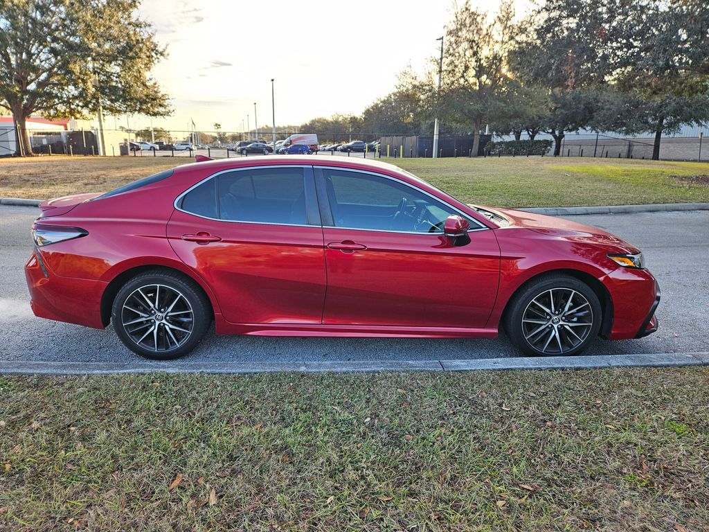 2022 Toyota Camry SE 6