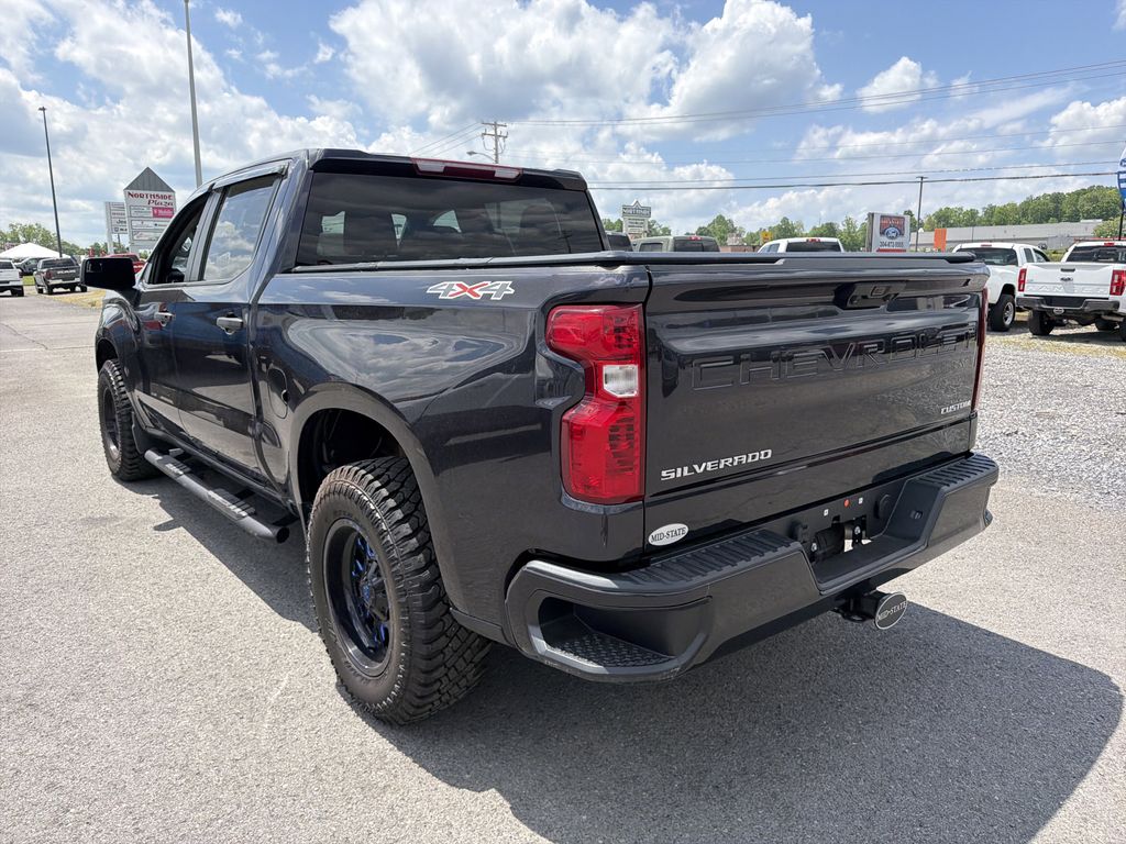 View vehicle photo 6
