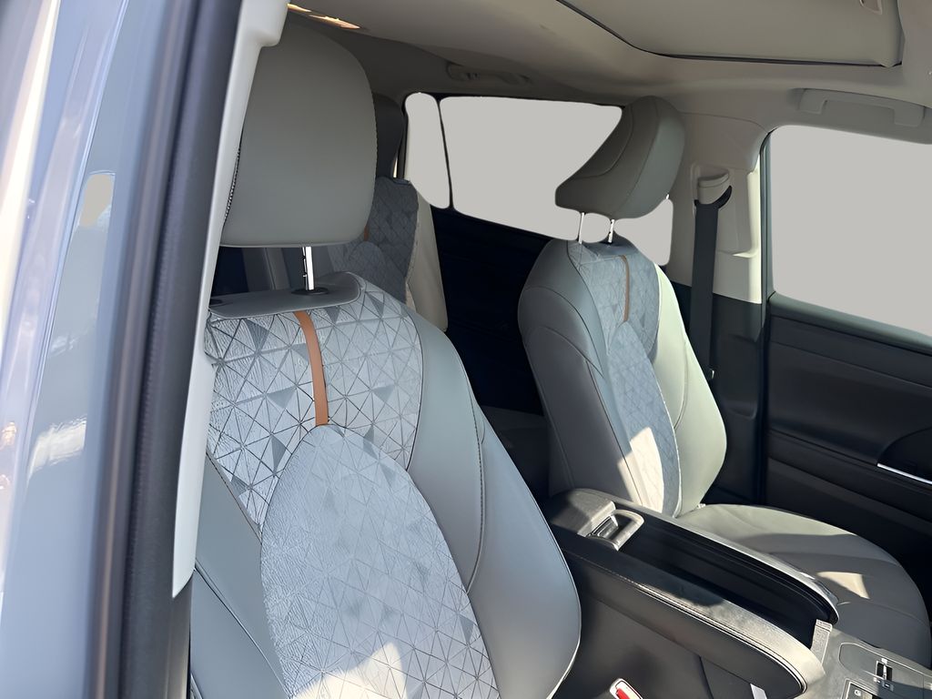 Used Car 2023 Toyota Highlander Hybrid  Bronze Edition For Sale Under $40,000 In Austin, Texas