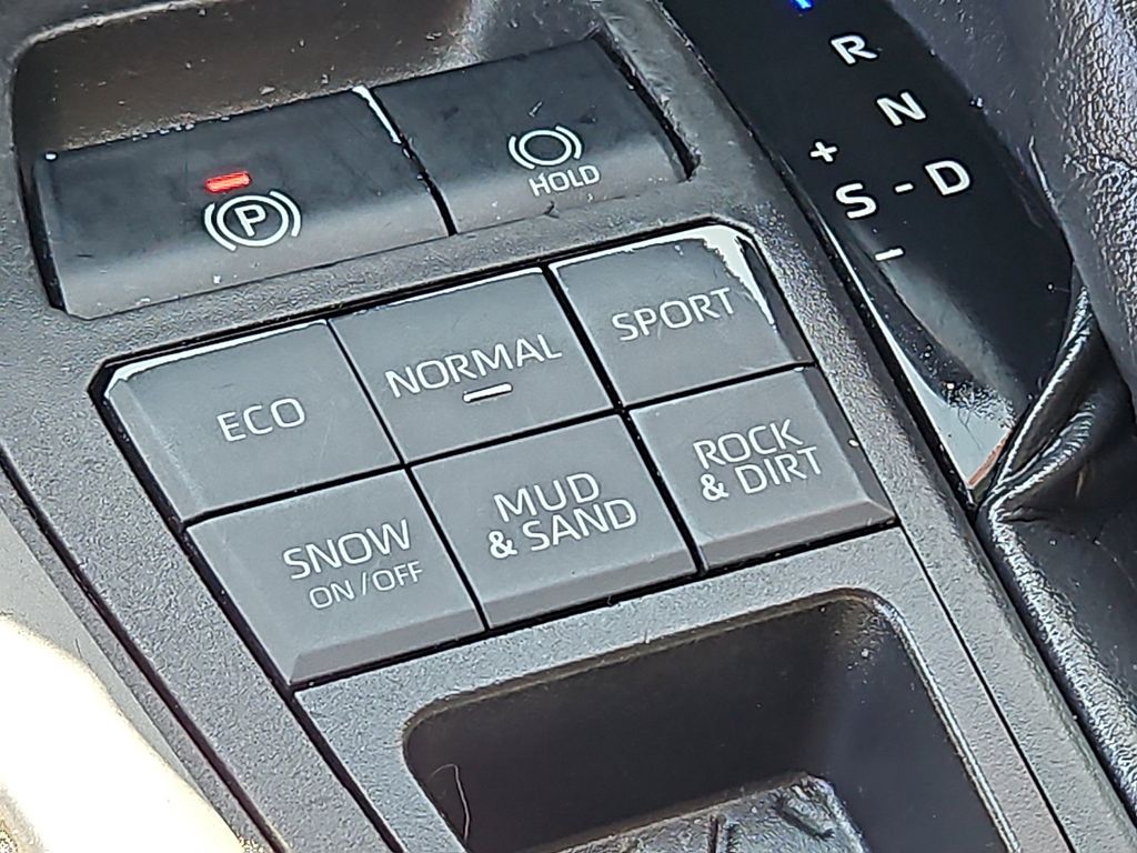 Thumbnail: 2021 Toyota RAV4 - 24