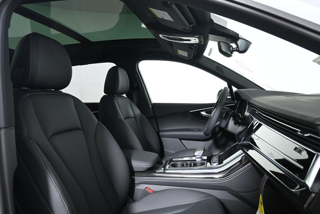 Thumbnail: 2025 Audi Q7 - 22