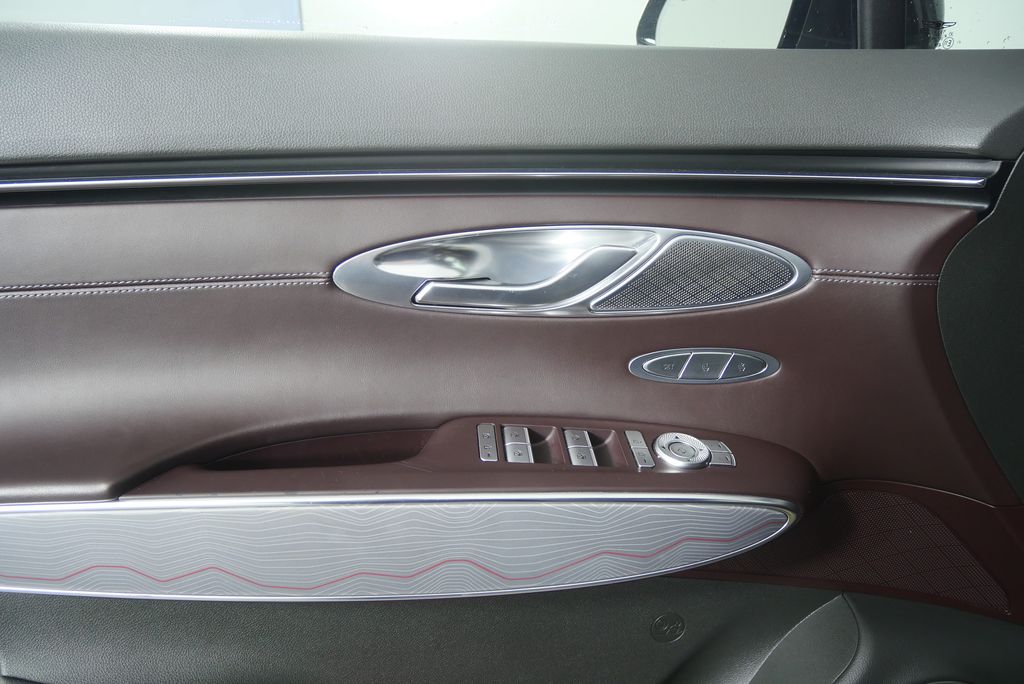 Thumbnail: 2022 Genesis GV70 - 9