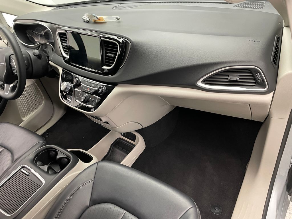 Thumbnail: 2024 Chrysler Pacifica - 16