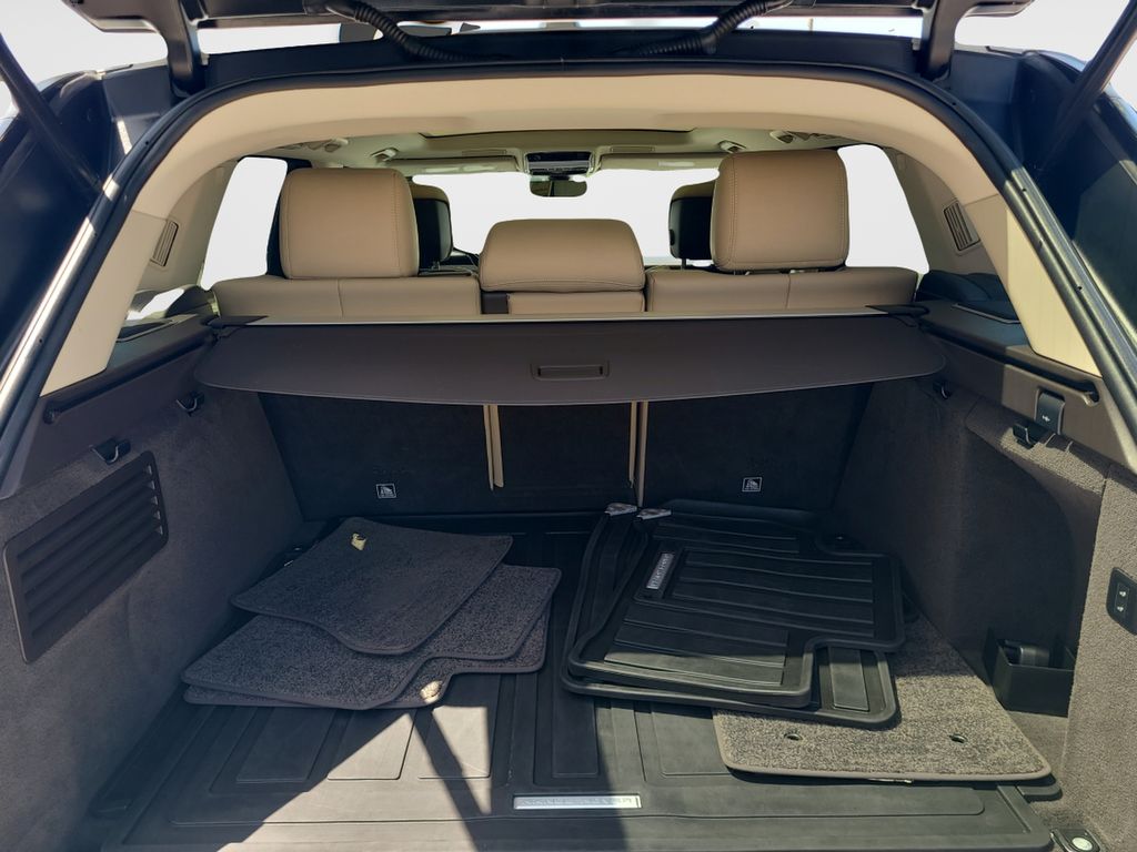 Used 2022  Land Rover HSE Silver Edition image 9