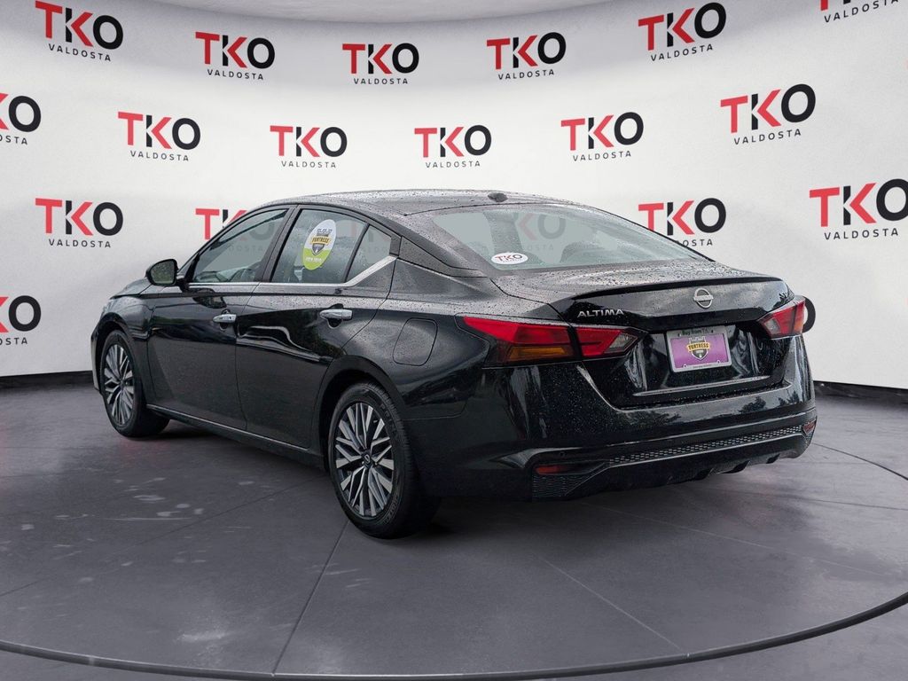 Used 2024 Nissan Altima Sedan