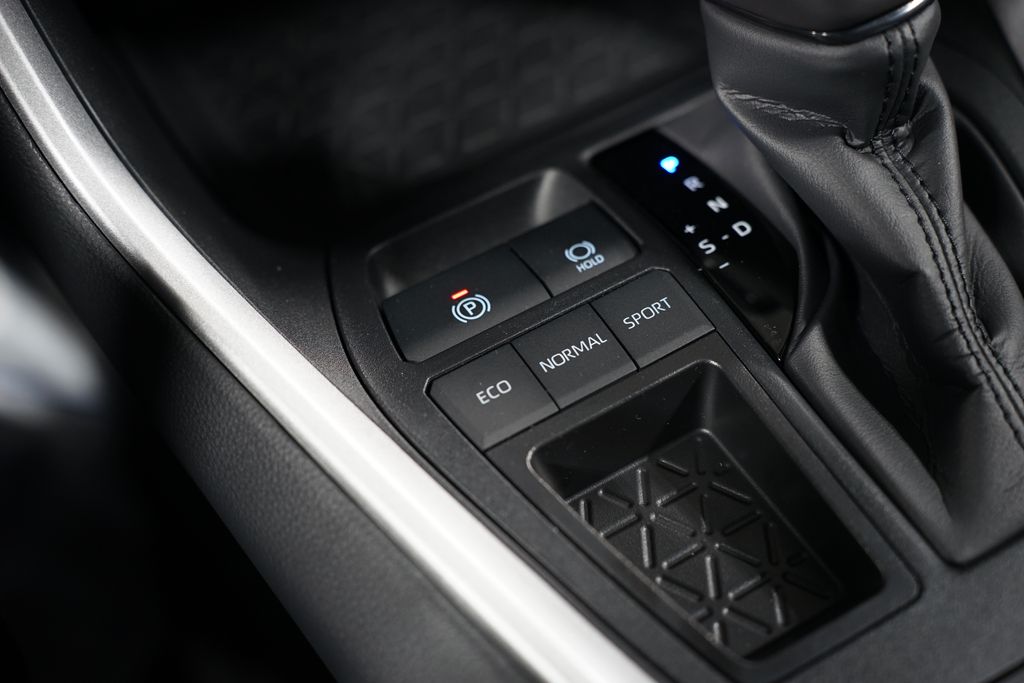2025 Toyota RAV4 XLE Premium 22