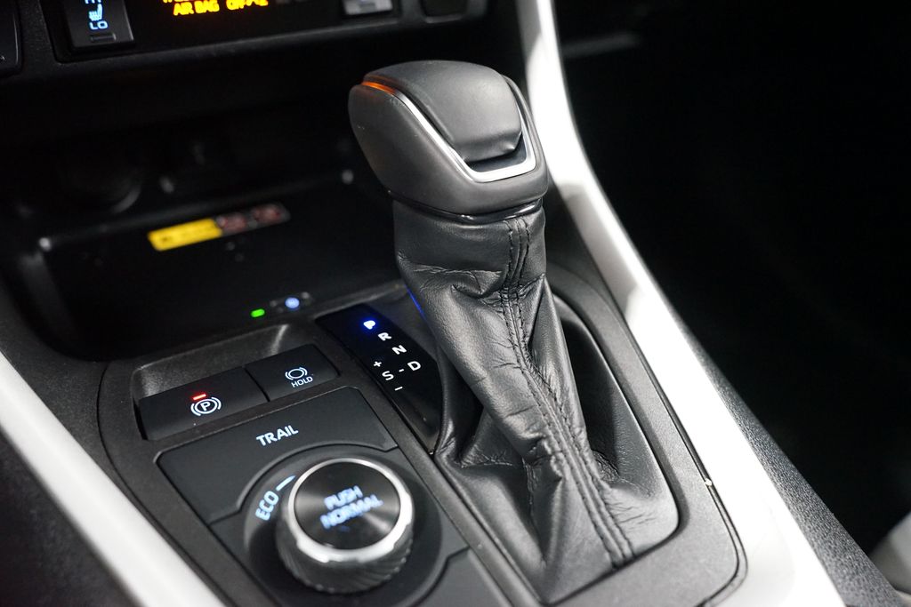 Thumbnail: 2022 Toyota RAV4 - 20