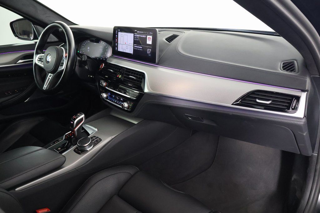 Thumbnail: 2023 BMW M5 - 9