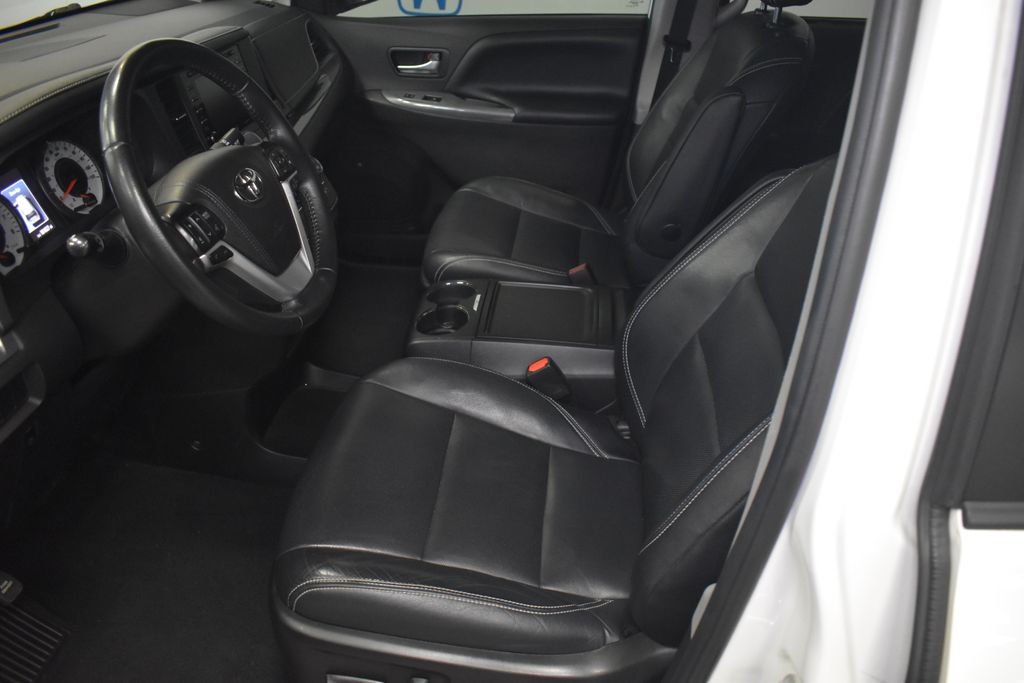 Thumbnail: 2019 Toyota Sienna - 24