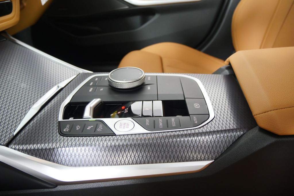 Thumbnail: 2025 BMW 3 Series - 21