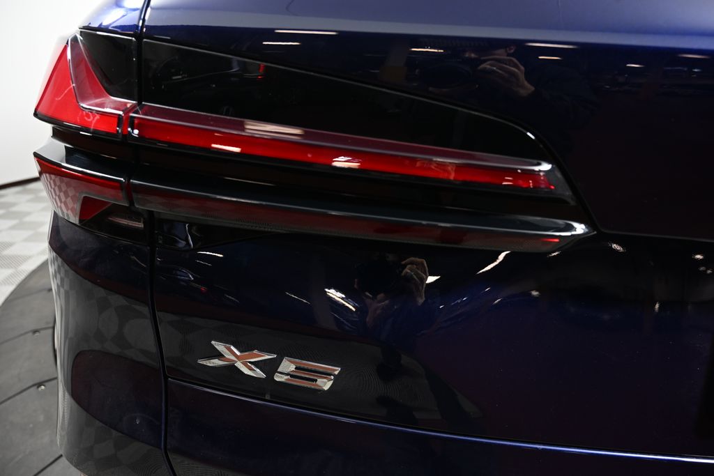 Thumbnail: 2026 BMW X5 - 11
