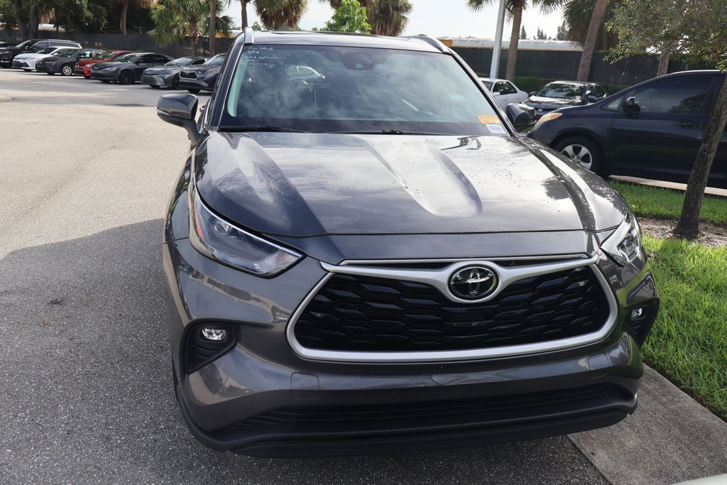Thumbnail: 2023 Toyota Highlander - 5