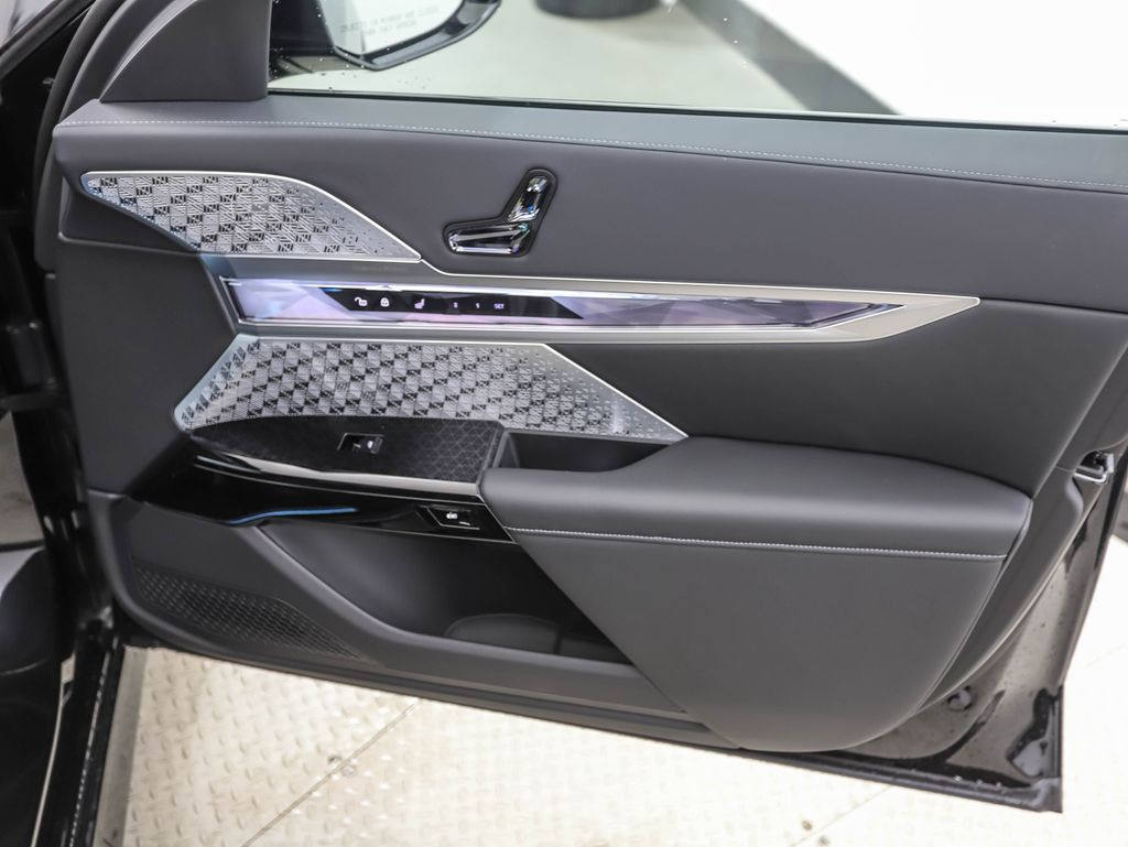 Thumbnail: 2026 BMW 7 Series - 30