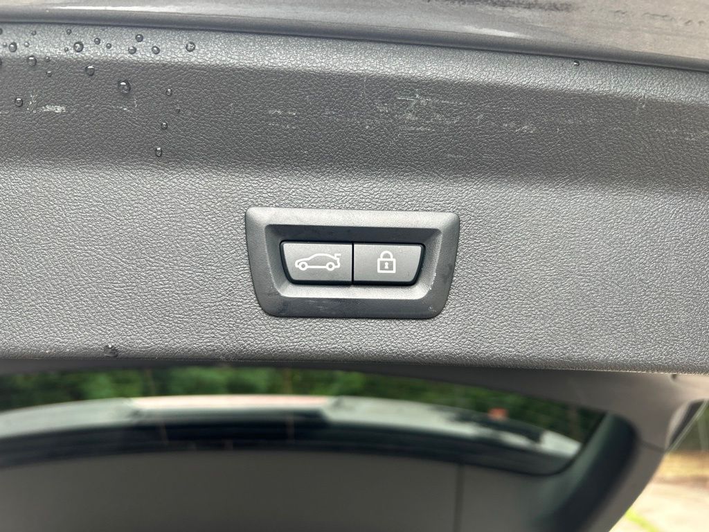 Used 2023 Gray BMW xDrive30i image 33