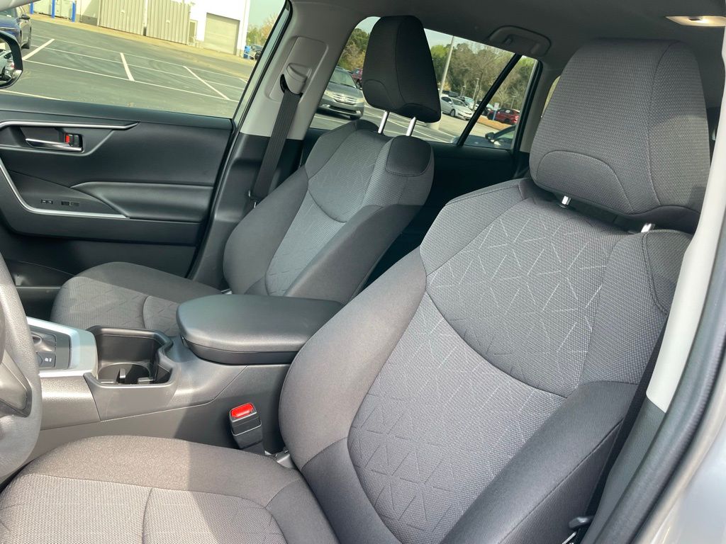 Thumbnail: 2025 Toyota RAV4 - 25