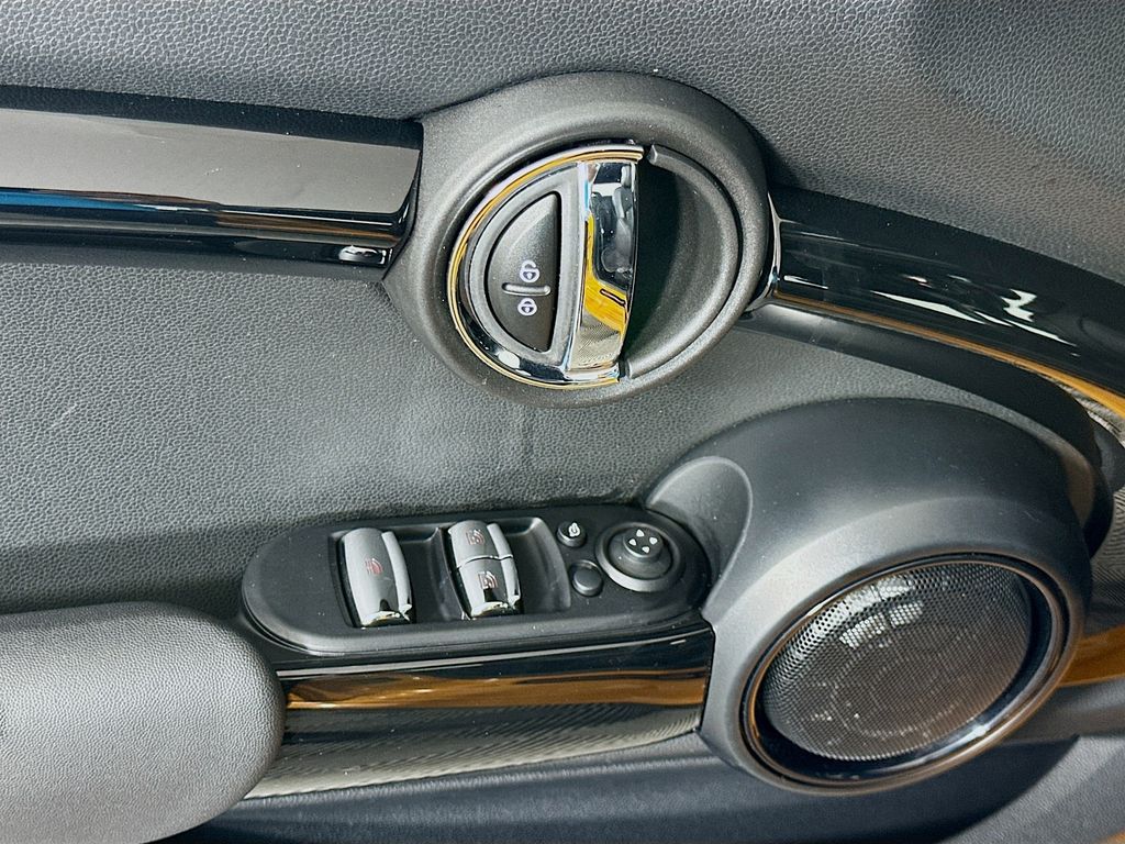 Thumbnail: 2016 MINI Cooper - 16