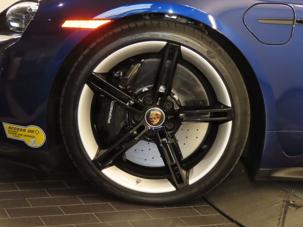 Thumbnail: 2021 Porsche Taycan - 11