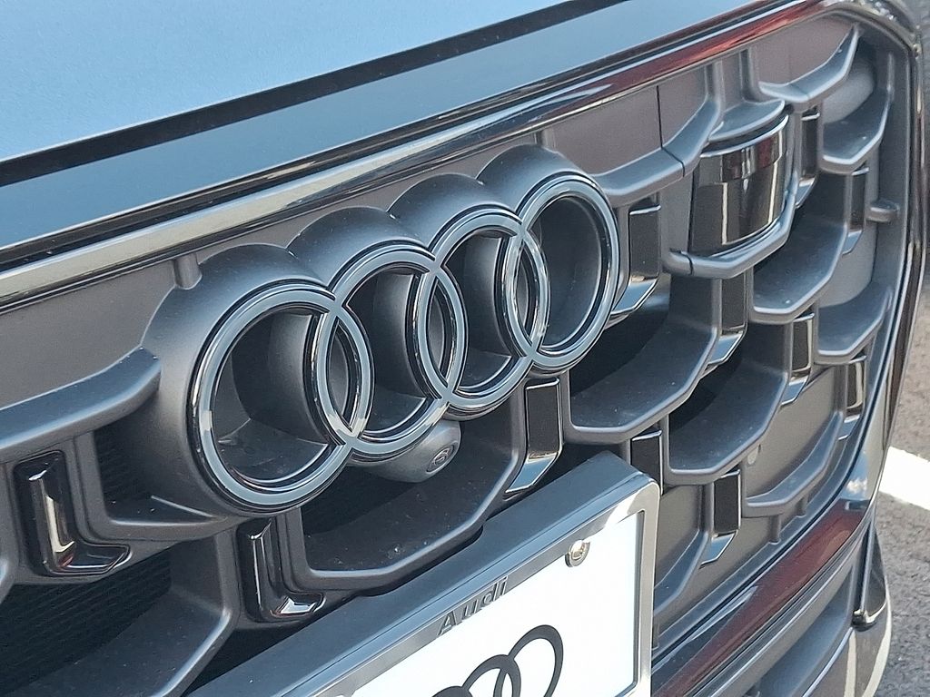 Thumbnail: 2026 Audi Q8 - 4