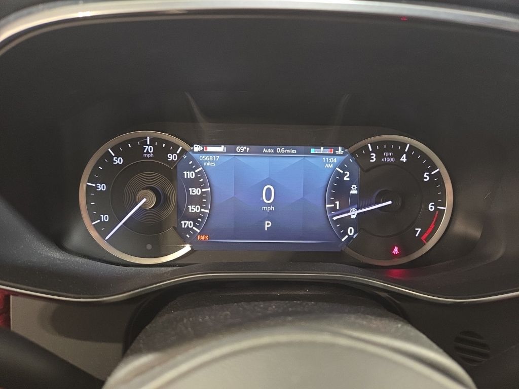 Certified Used 2022  Jaguar R-Dynamic SE image 11
